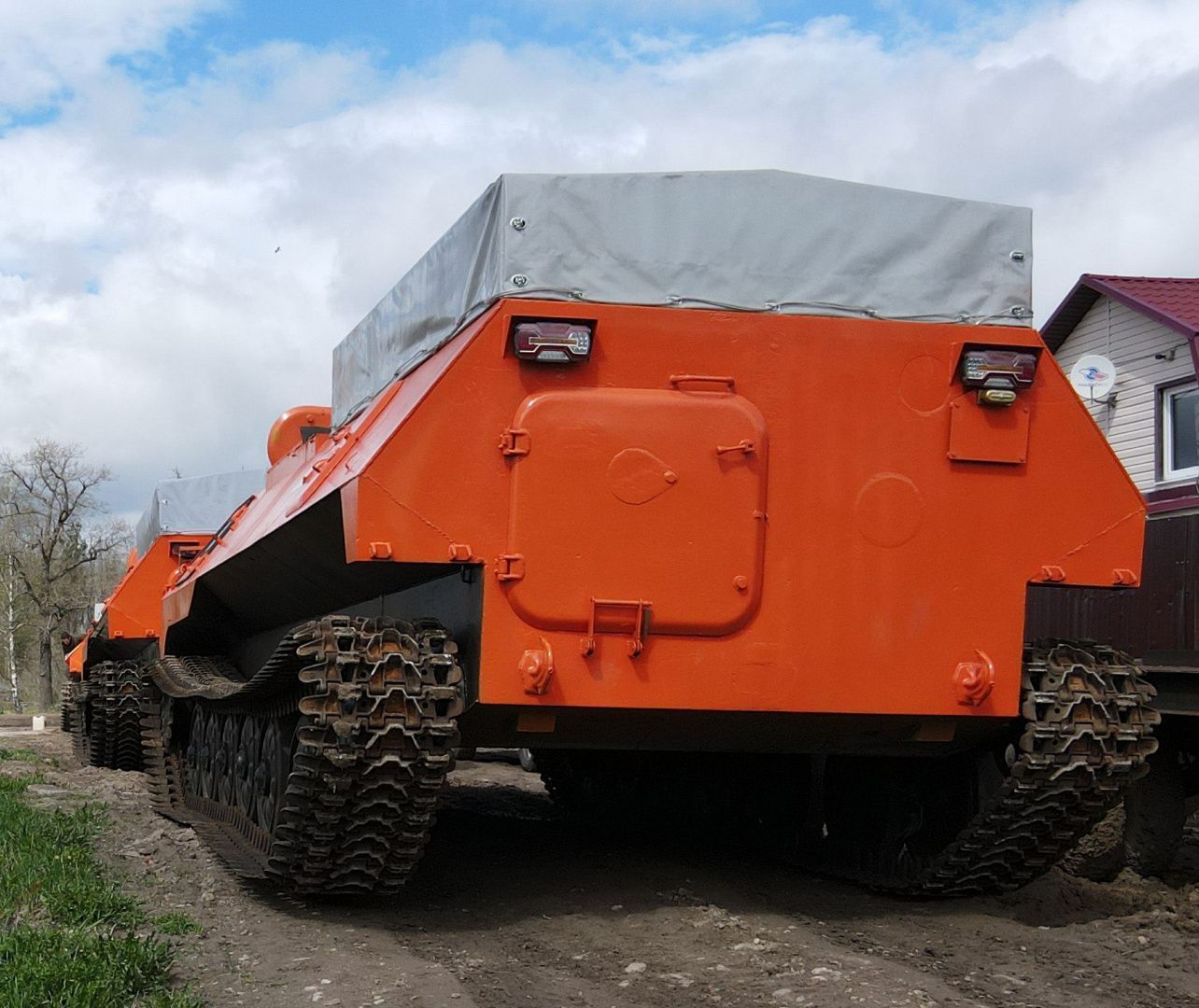 Вездеход ТГМ-2 (МТЛБУ) грузопассижарский с тентом